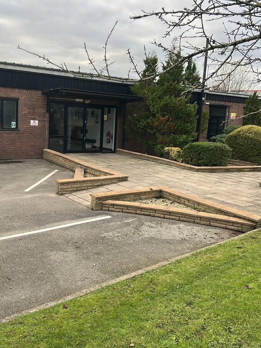 Commercial entrance grounds